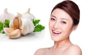 cách trị mụn hiệu quả bằng tỏi